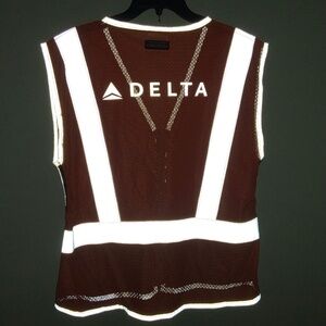 Delta Airlines Employee Crew Reflective Safety Vest Size M (by ML Kishigo)